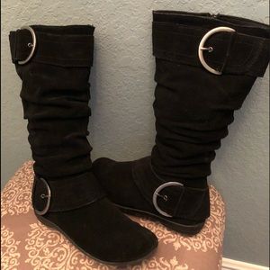 White Mountain suede boots